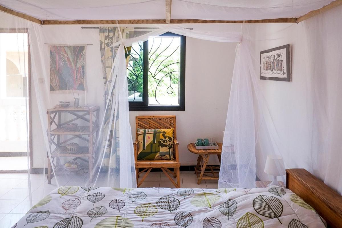 Keur Dofie Bed and Breakfast Toubab Dialaw Exteriör bild